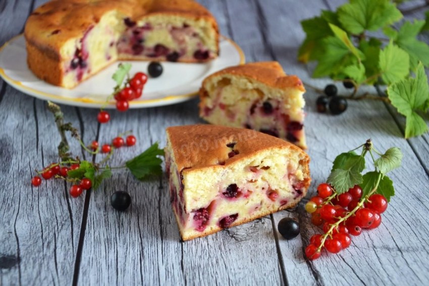 Заливной пирог с брусникой