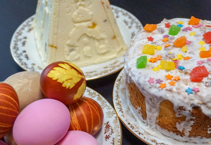Кулич с цукатами и изюмом