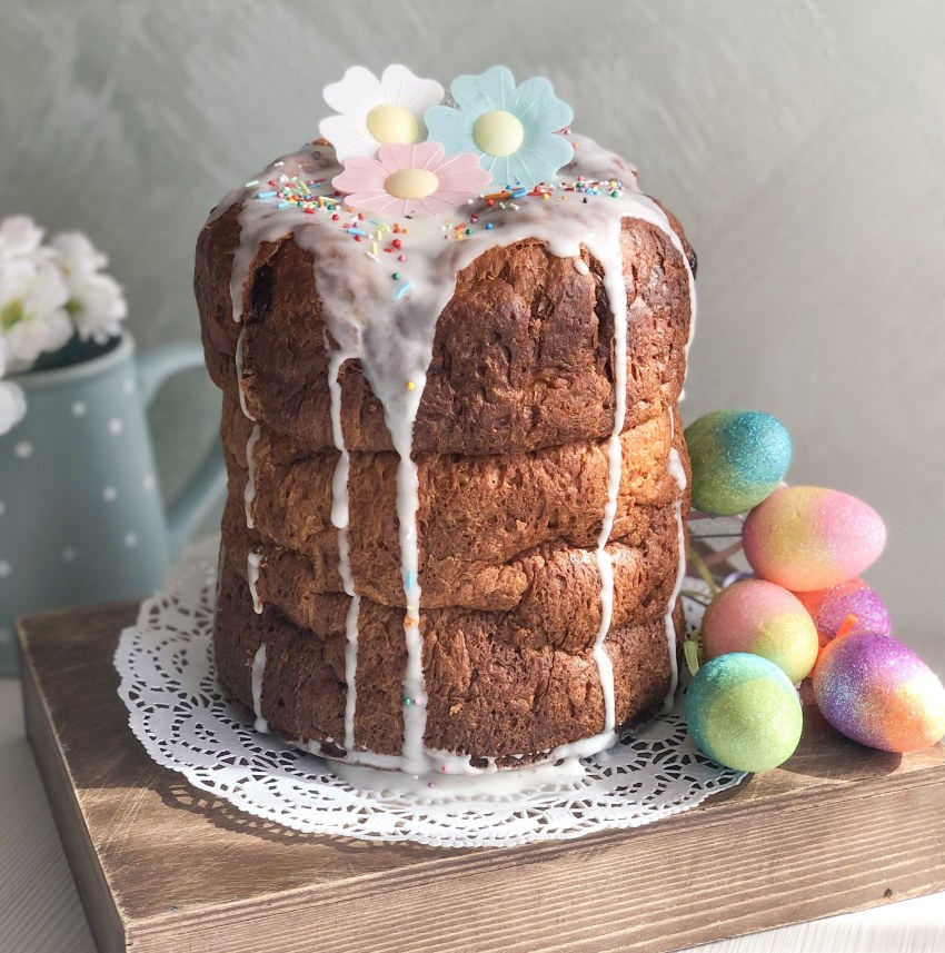 Пасхальный кулич и творожная Пасха