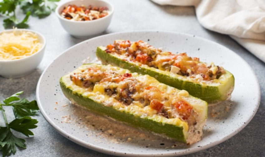 Кабачки в духовке с помидорами и сыром
