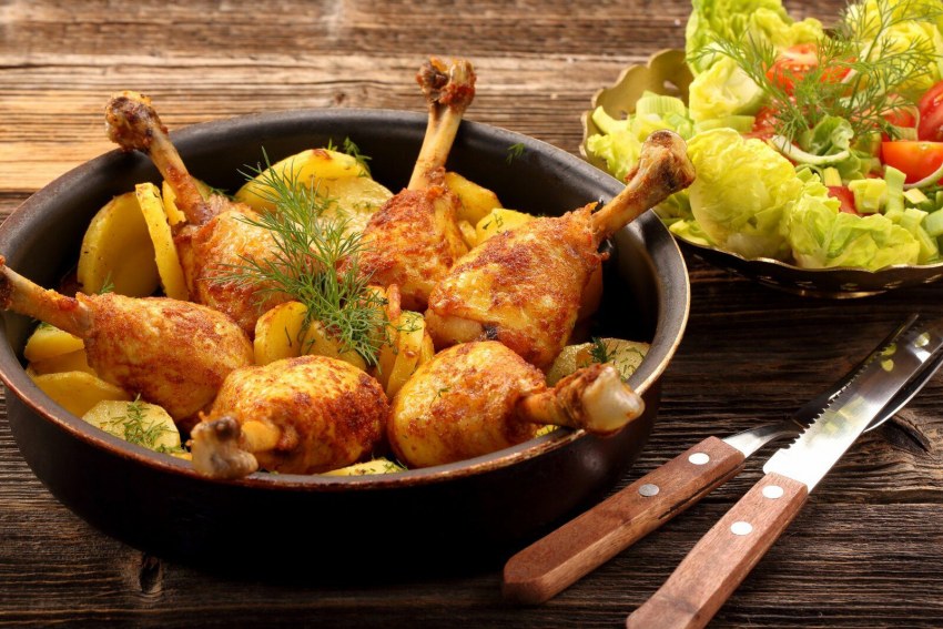 Куриные голени с кабачками в духовке