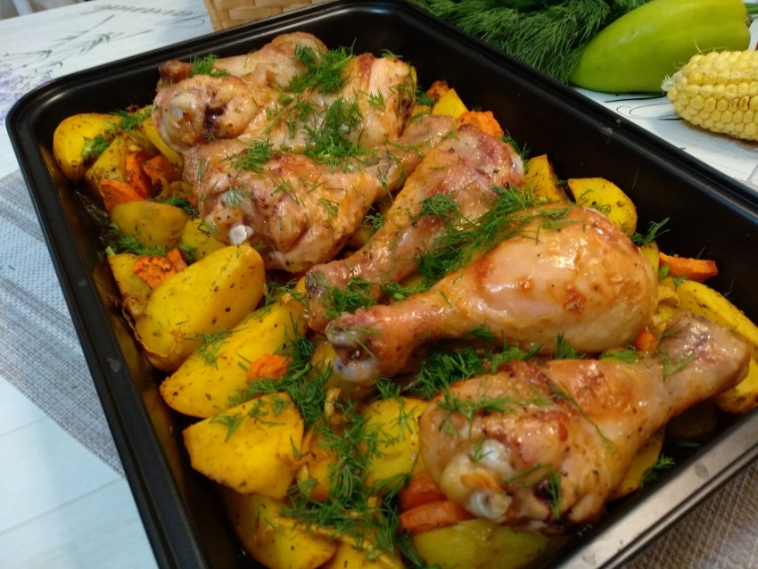 Курица с овощами в сметанном соусе