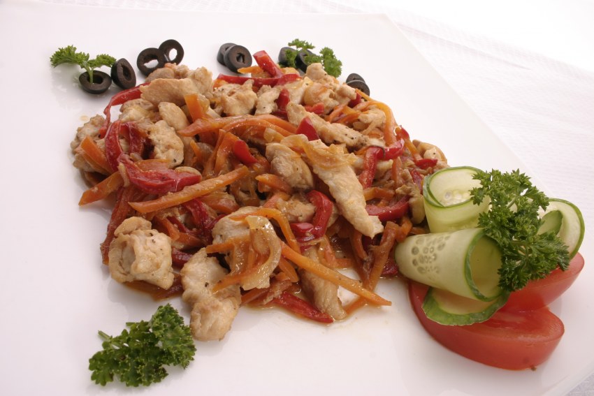 Куриная поджарка с овощами