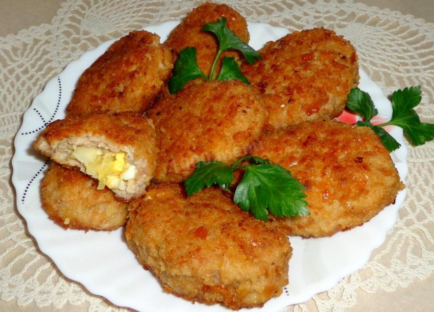 Зразы мясные с яйцом и сыром