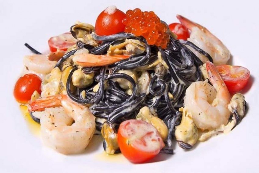Паста черная каракатица с морепродуктами