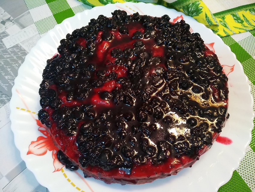Творог с черной смородиной