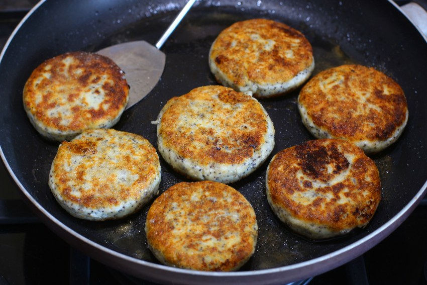 Сырники с фруктами и ягодами