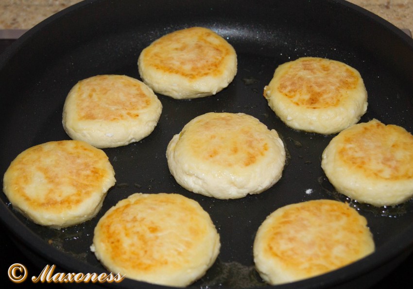Сырники из творога с манкой в духовке в формочках
