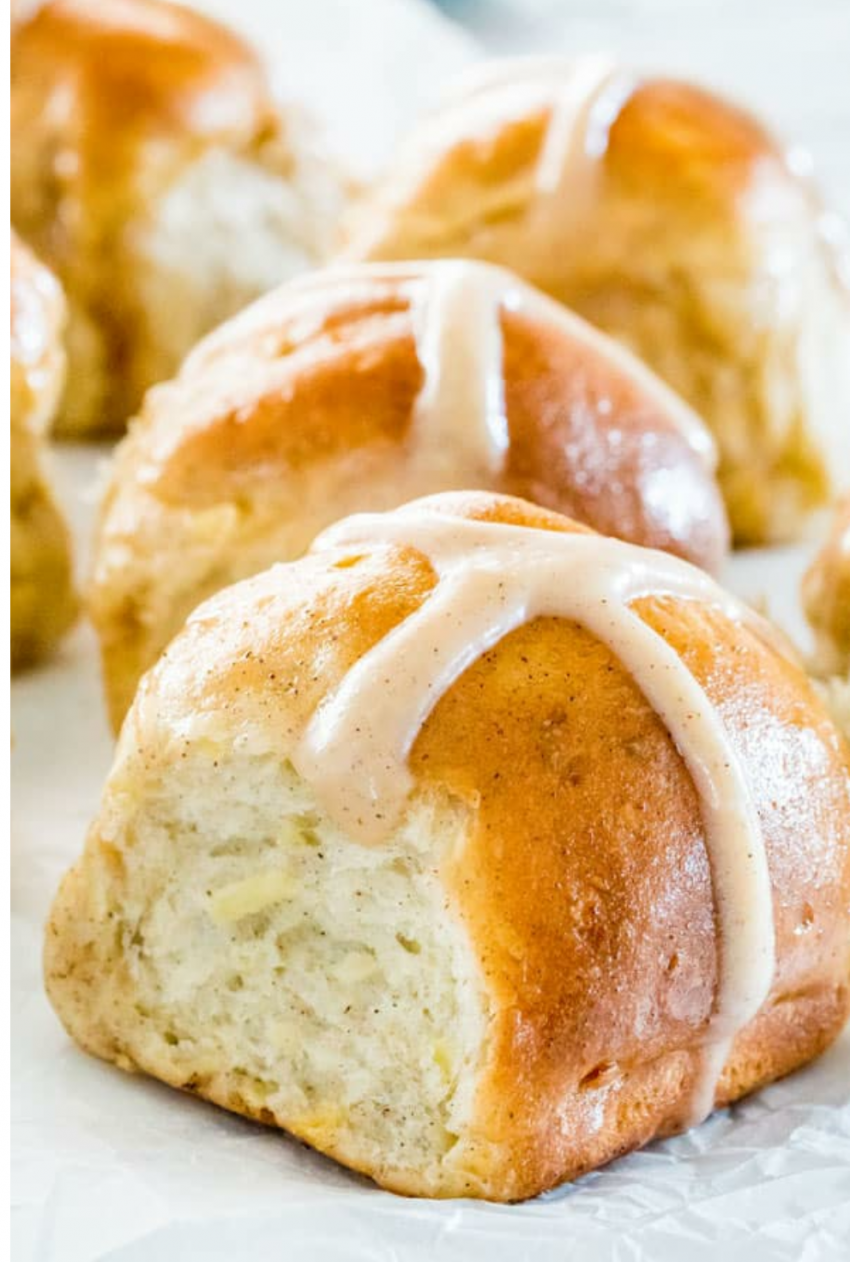 Сдобные булочки с изюмом