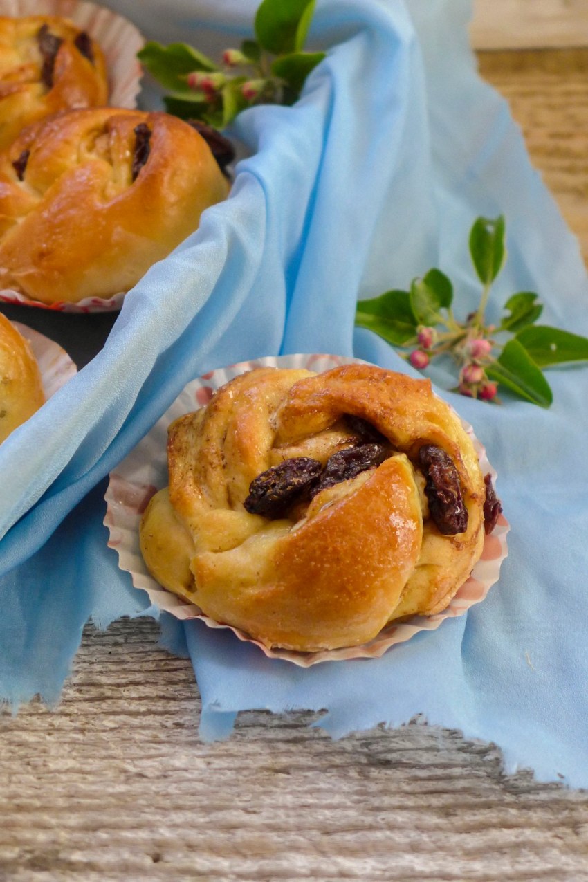 Булочки с сыром и чесноком из дрожжевого