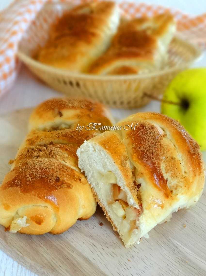 Булочки с яблоками