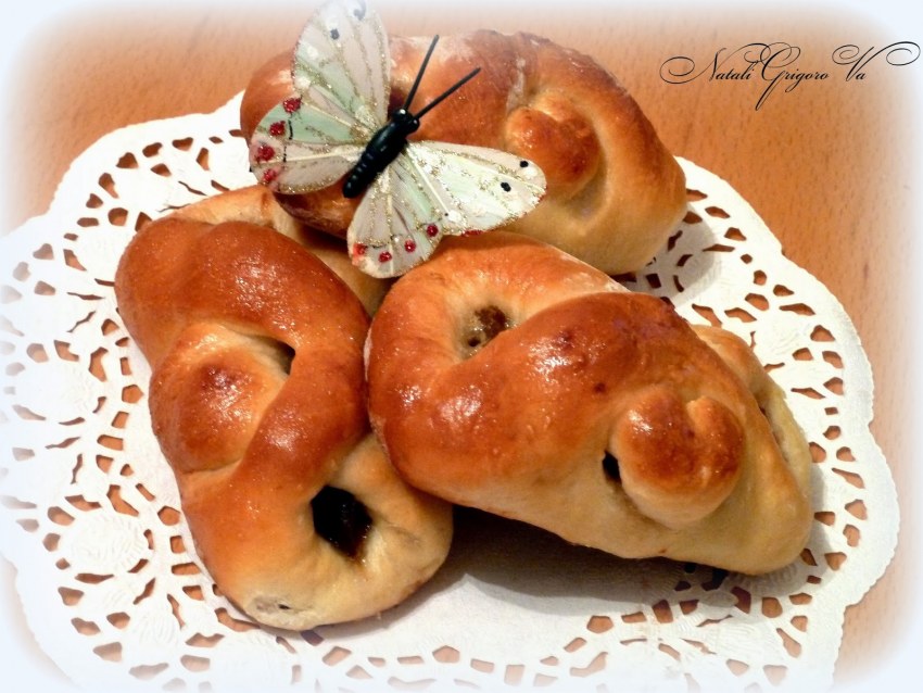 Булочки с ореховой начинкой