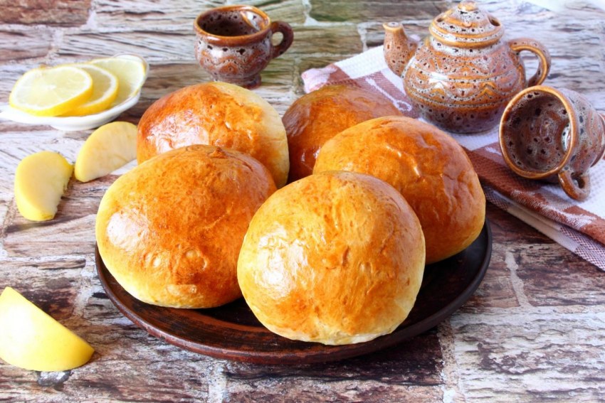 Булочки с яблоками из дрожжевого