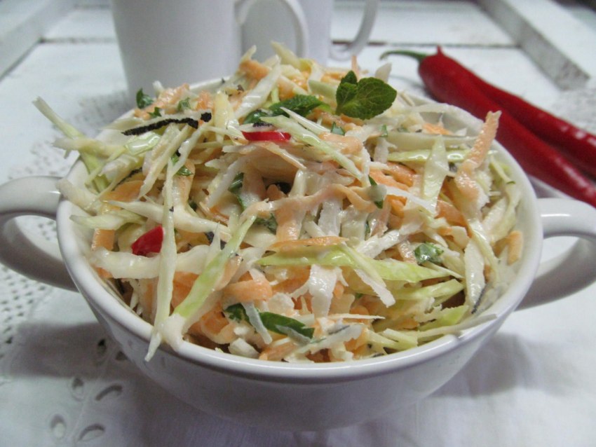 Салат с редиской и сметаной