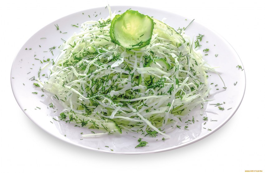 Витаминный салат с дайконом и огурцами