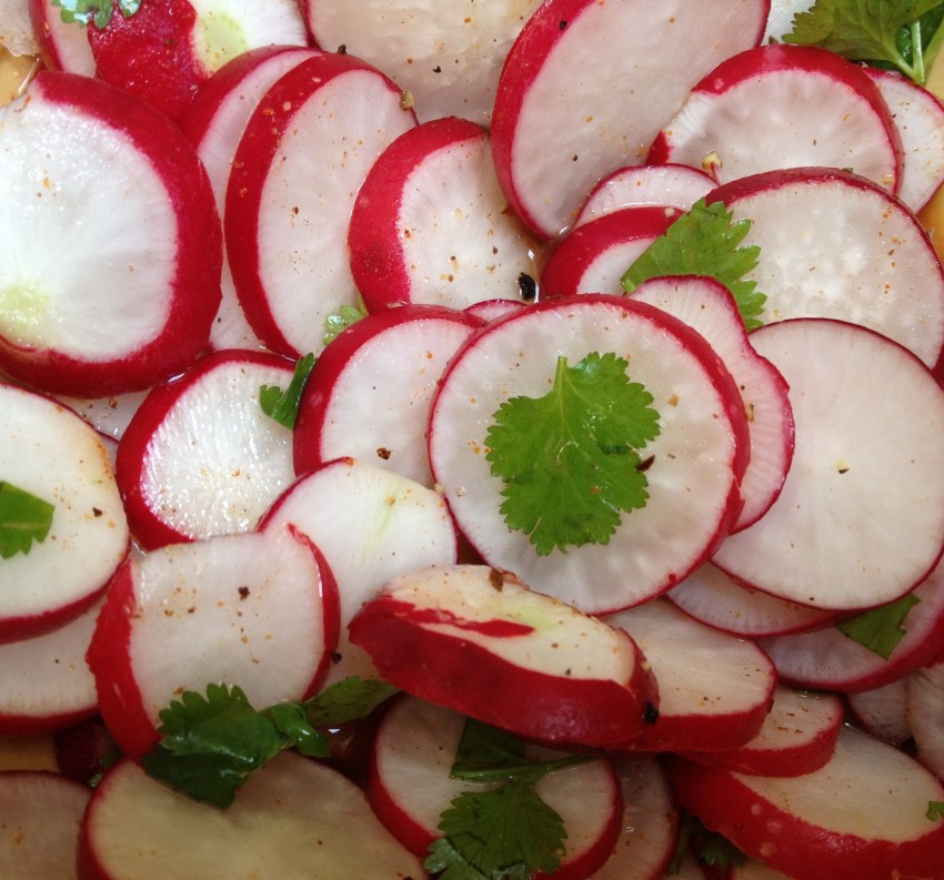 Салат с редькой и говядиной