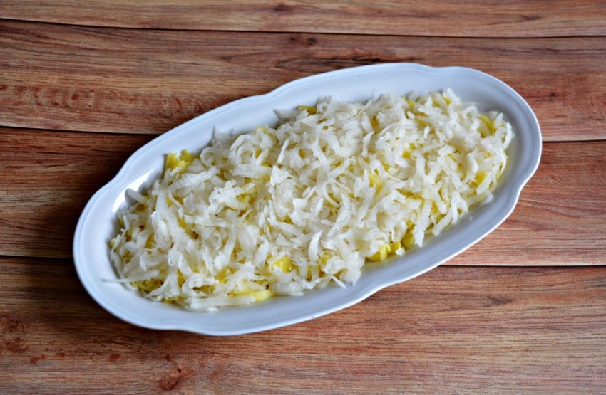 Салат с редькой и картошкой