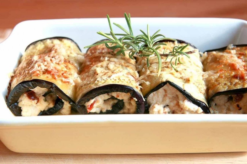 Баклажанные рулетики фаршированные
