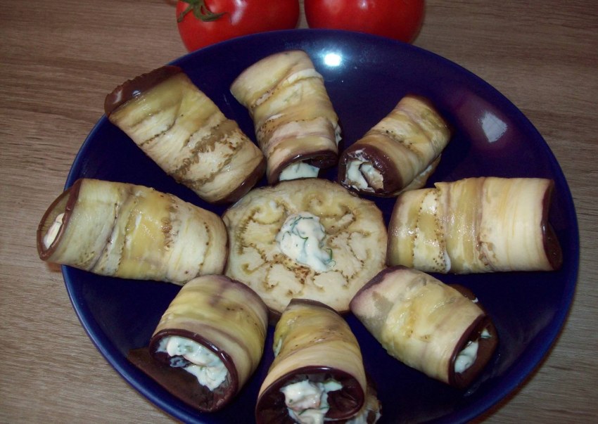 Баклажаны с сыром и чесноком рулетики