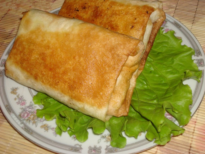 Конвертики из лаваша с сыром и ветчиной