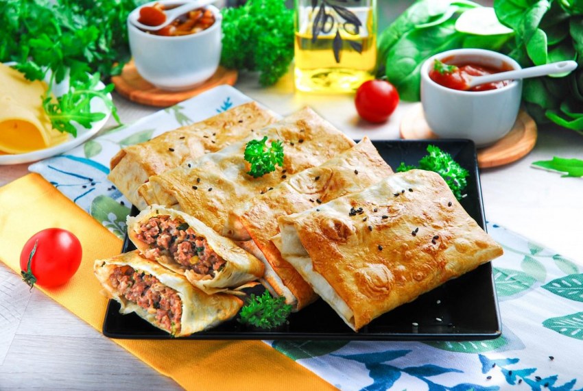 Конвертики из лаваша с сыром и колбасой