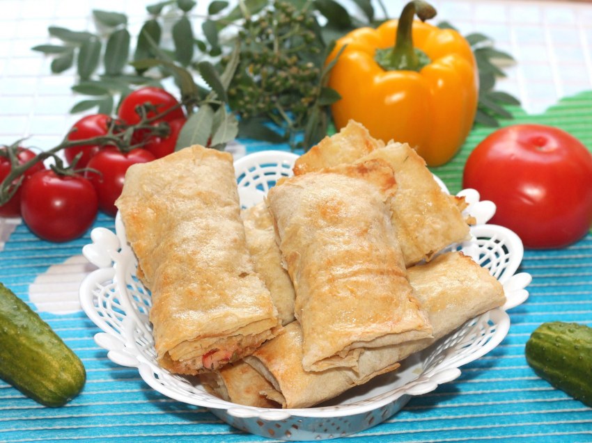 Конвертики из лаваша с курицей и сыром на сковороде