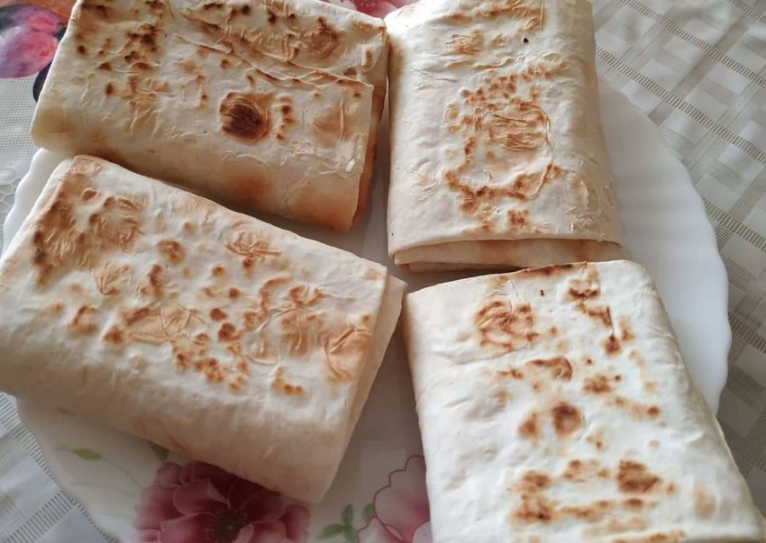 Конвертики из лаваша с творогом и зеленью