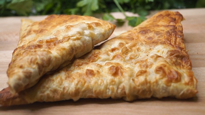 Конвертики с сыром из лаваша на сковороде