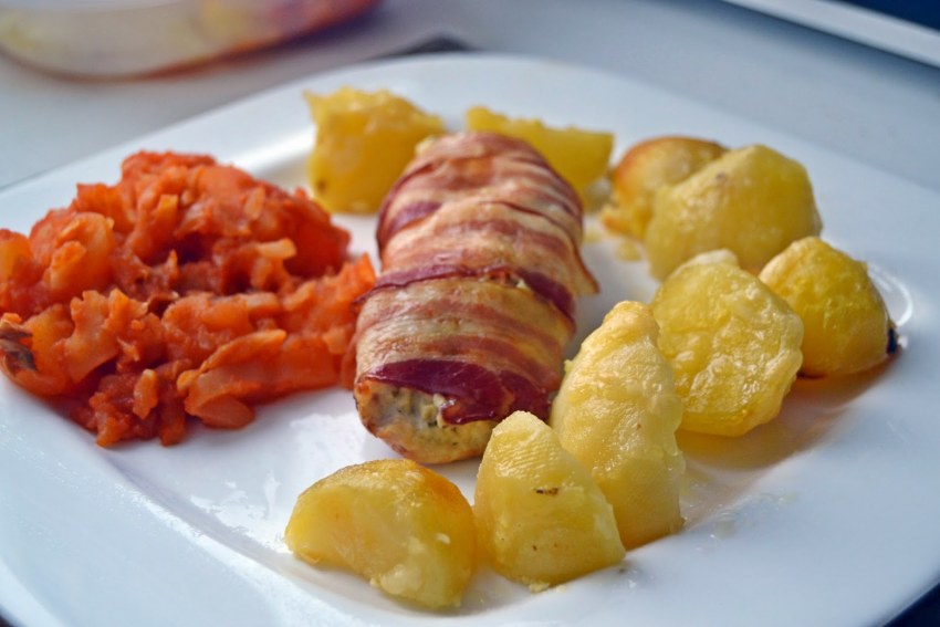 Куриная грудка в беконе