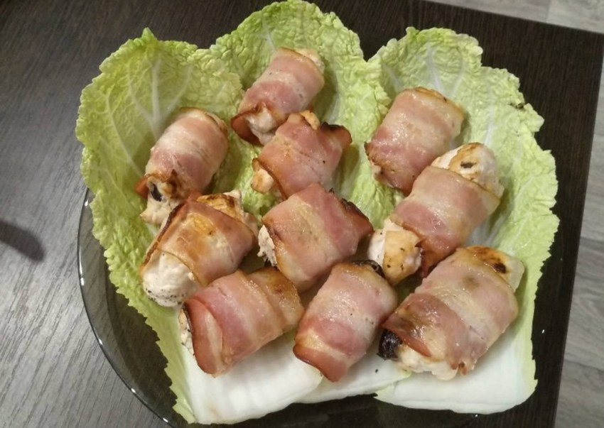 Рулет из курицы с беконом