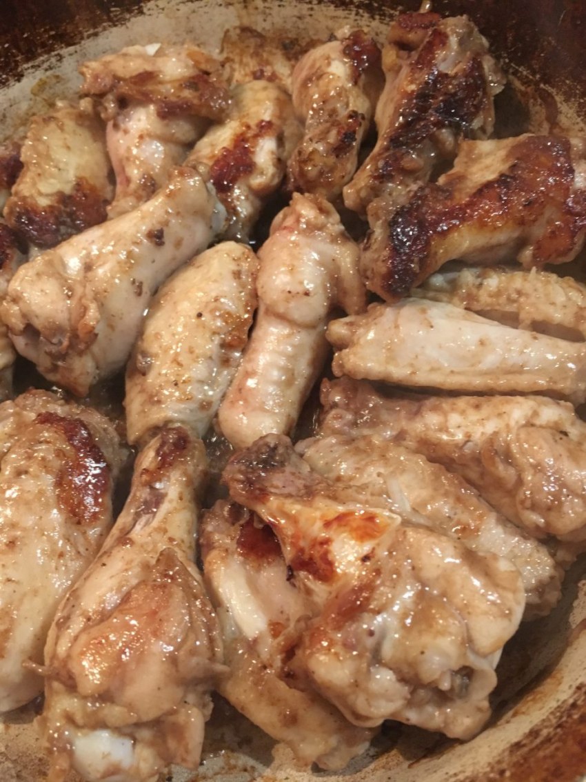 Куриные крылышки на сковороде
