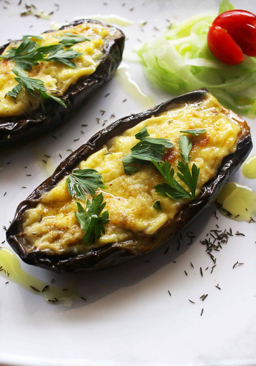 Баклажаны фаршированные моцареллой