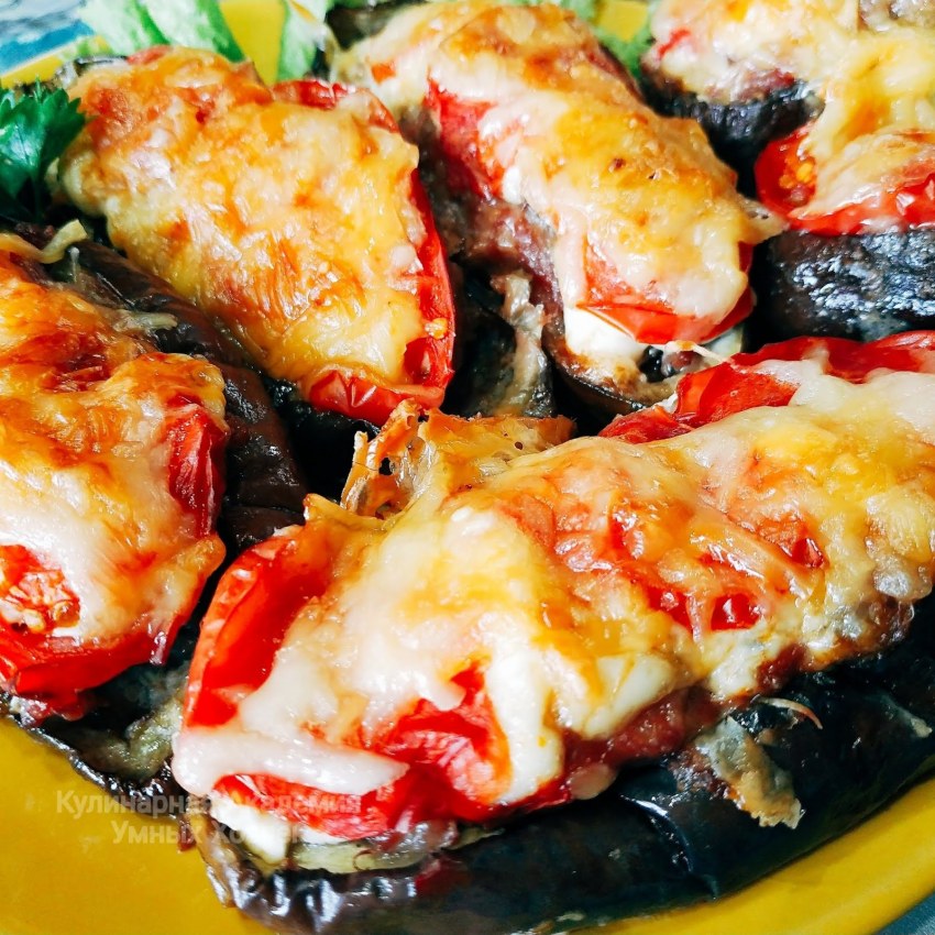Баклажаны с фаршем и помидорами запеченные в духовке