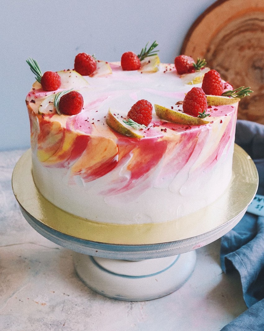 Бисквитный торт с кремом чиз