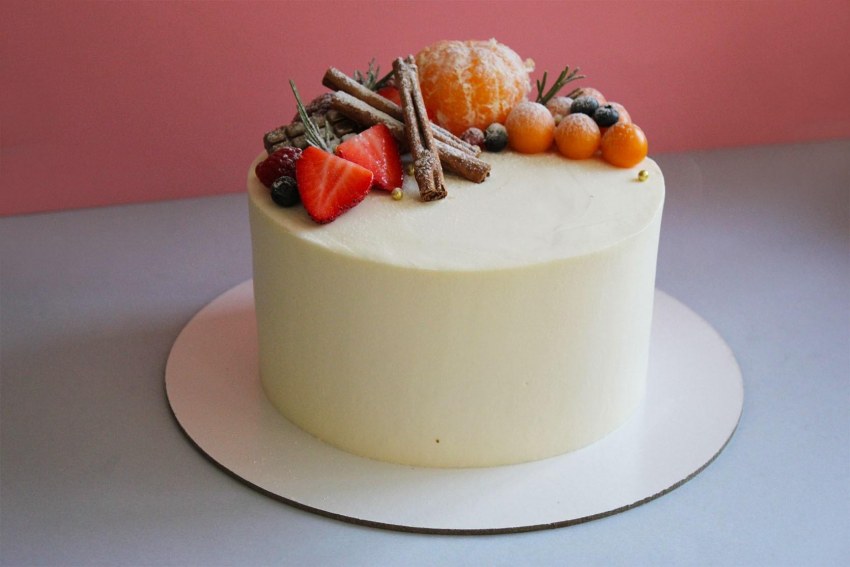 Бисквитный торт с кремом чиз