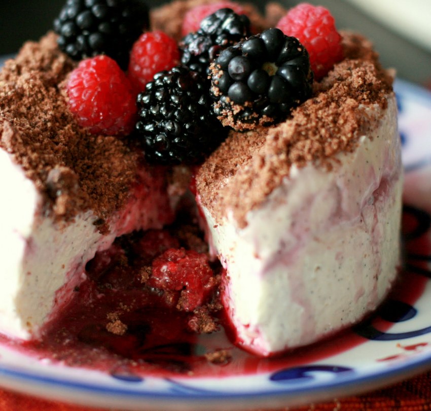 Украшение торта экзотическими фруктами