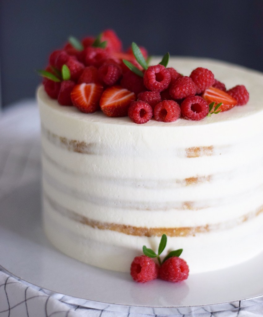 Торт с карамелью и кремом чиз