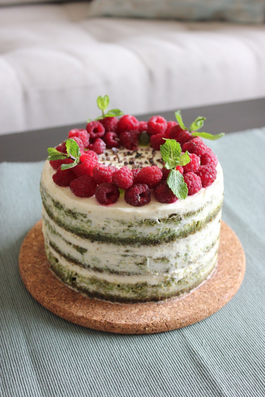 Торт с маскарпоне и ягодами желе