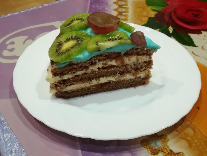 Фото украшение праздничного торта акварелью от кондитера