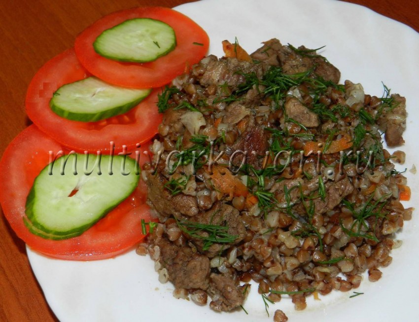 Гречка с кусочками свинины