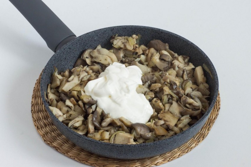 Грибы вешенки в сметане