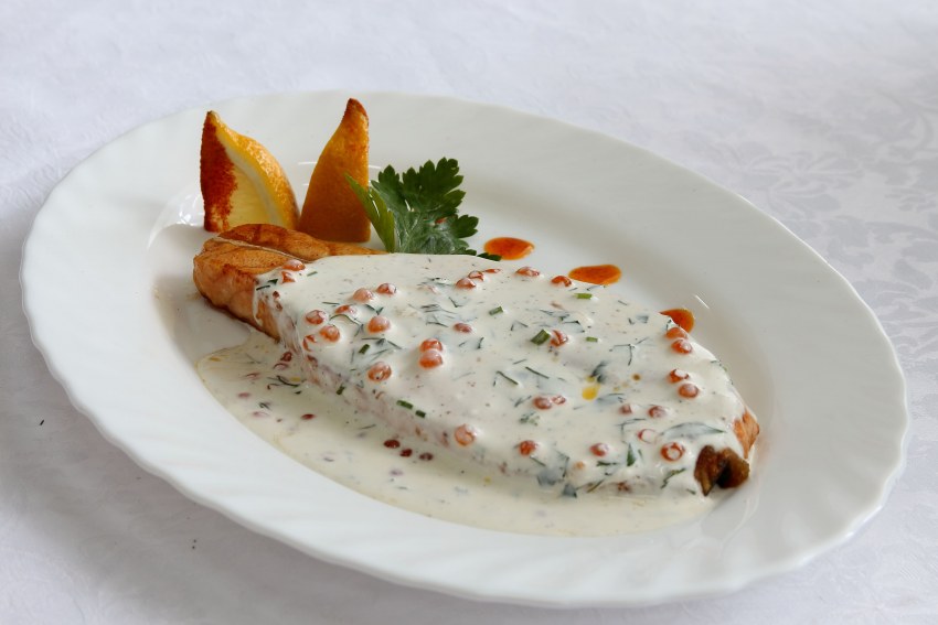 Рыба запеченная под молочным соусом