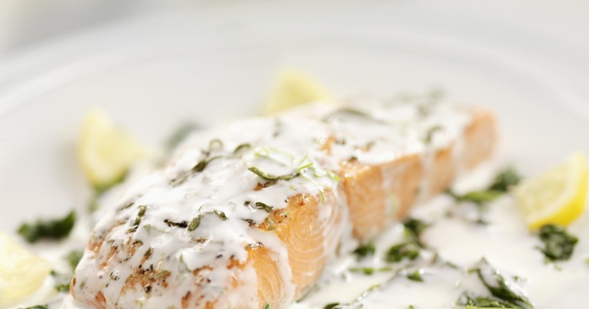 Рыба запеченная в соусе с грибами