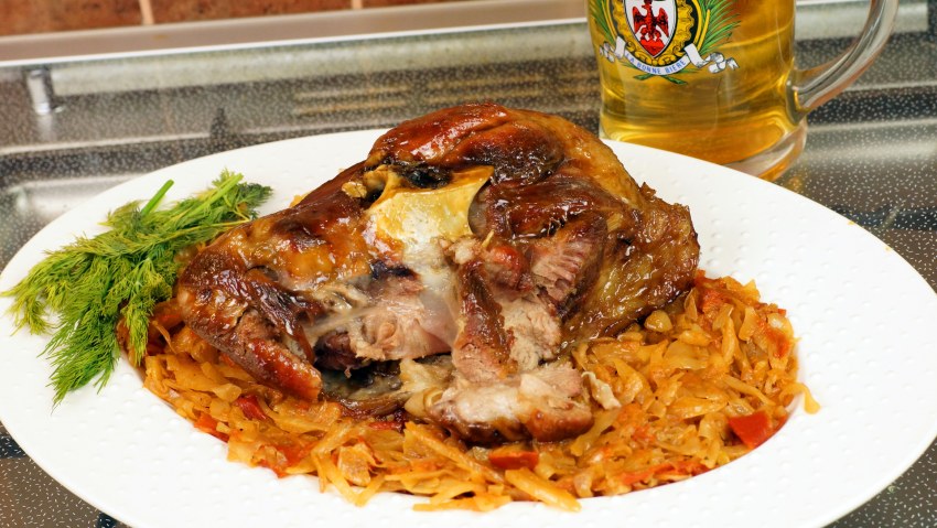 Айсбан свиная рулька