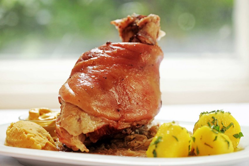 Классическая Берлинская рулька "Айсбайн"