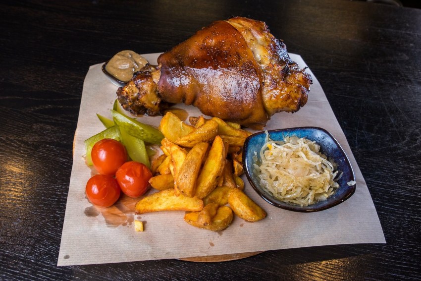 Чехия пиво рулька