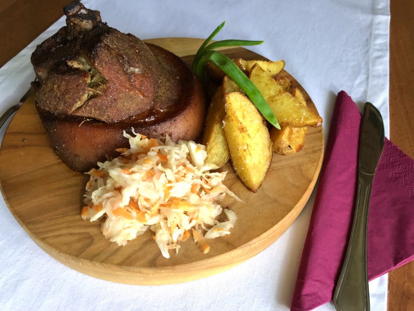 Запеченная свиная нога