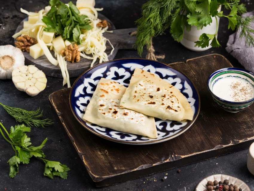 Азербайджанские кутабы с зеленью