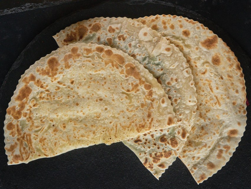 Хачапури со шпинатом и сыром