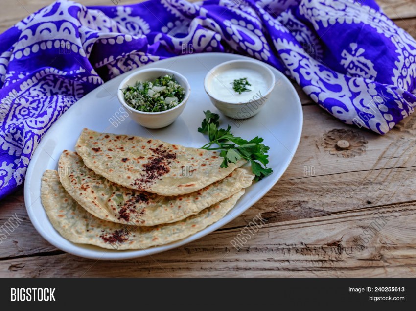 Кутаб с сыром и зеленью